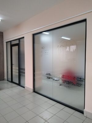 Стеклянная офисная перегородка art С016