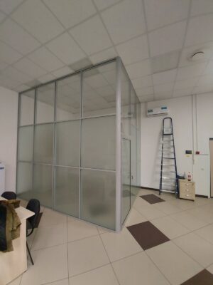 Стеклянная офисная перегородка art С013