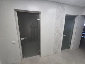 Дверь из закаленного стекла ЗС01