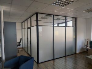 Стеклянная офисная перегородка 48