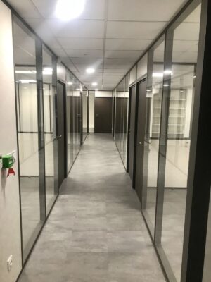 Стеклянная офисная перегородка 1