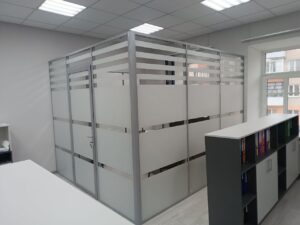 Стеклянная офисная перегородка 48